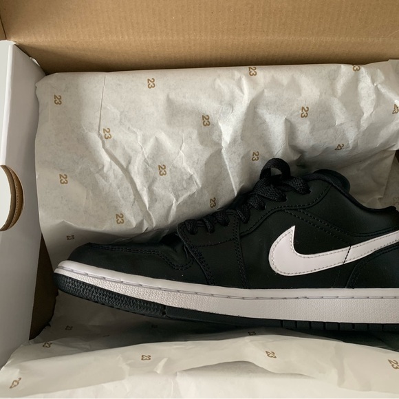 Nike Air Jordan 1 Low US 7 (W) - Picture 6 of 9